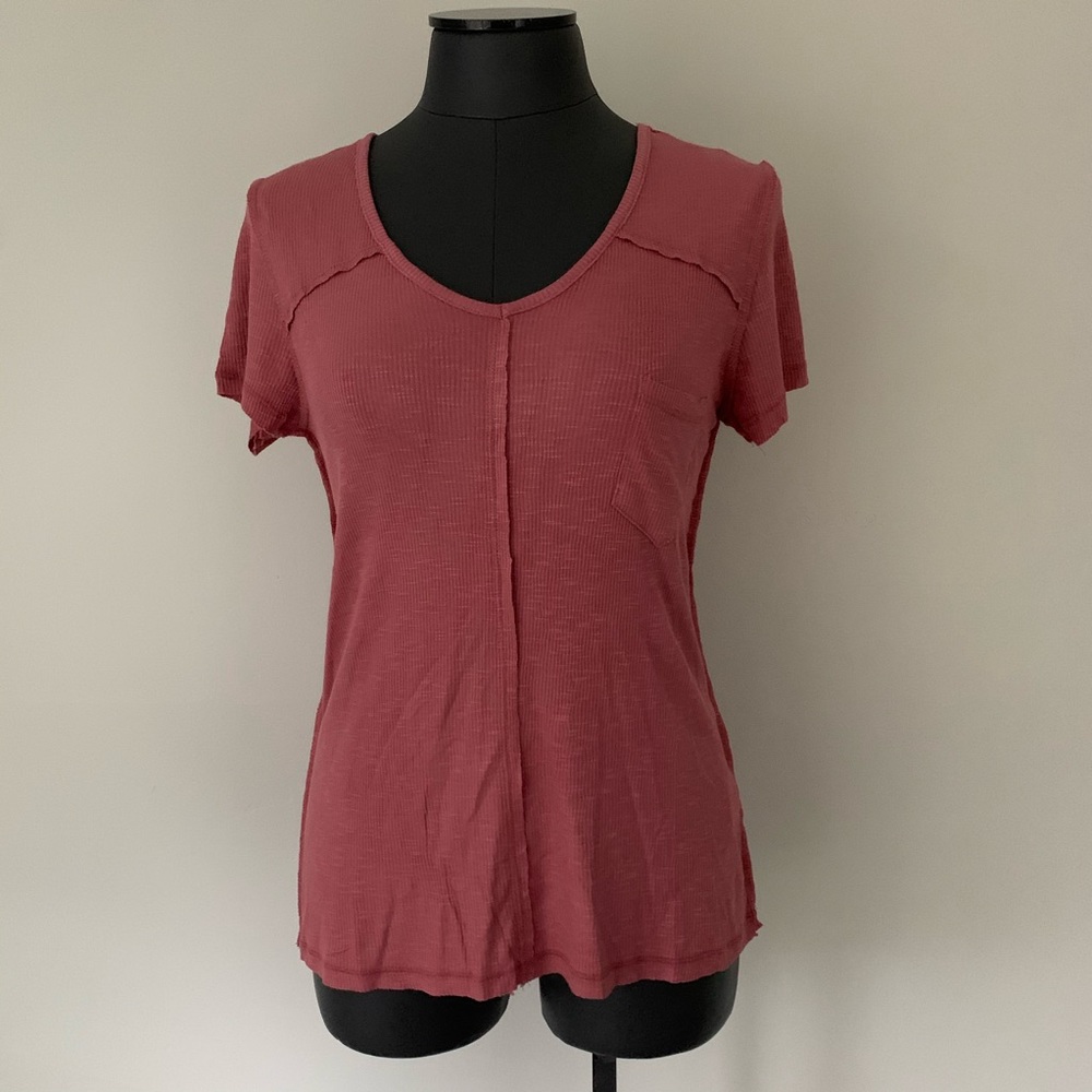 EYESHADOW Soft Stretch Ribbed Knit Hi Lo S/S Top
